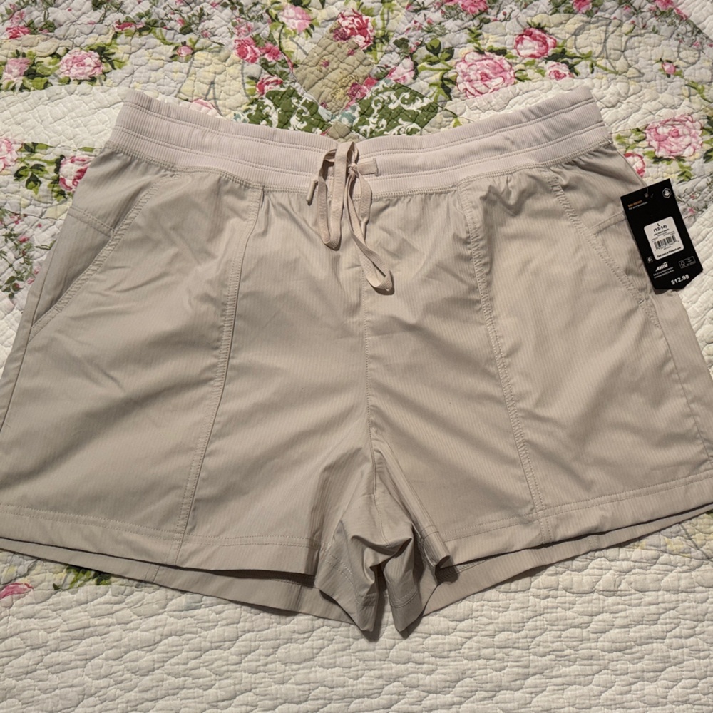 Avia Women's Cream Shorts